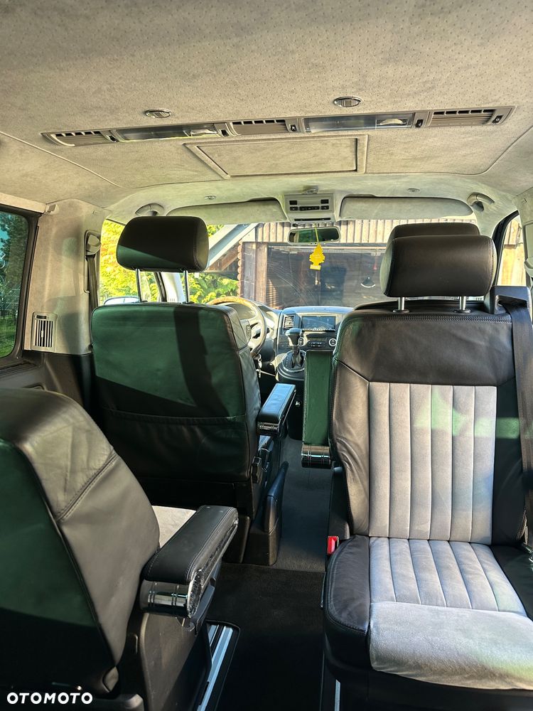 Volkswagen Multivan - 12