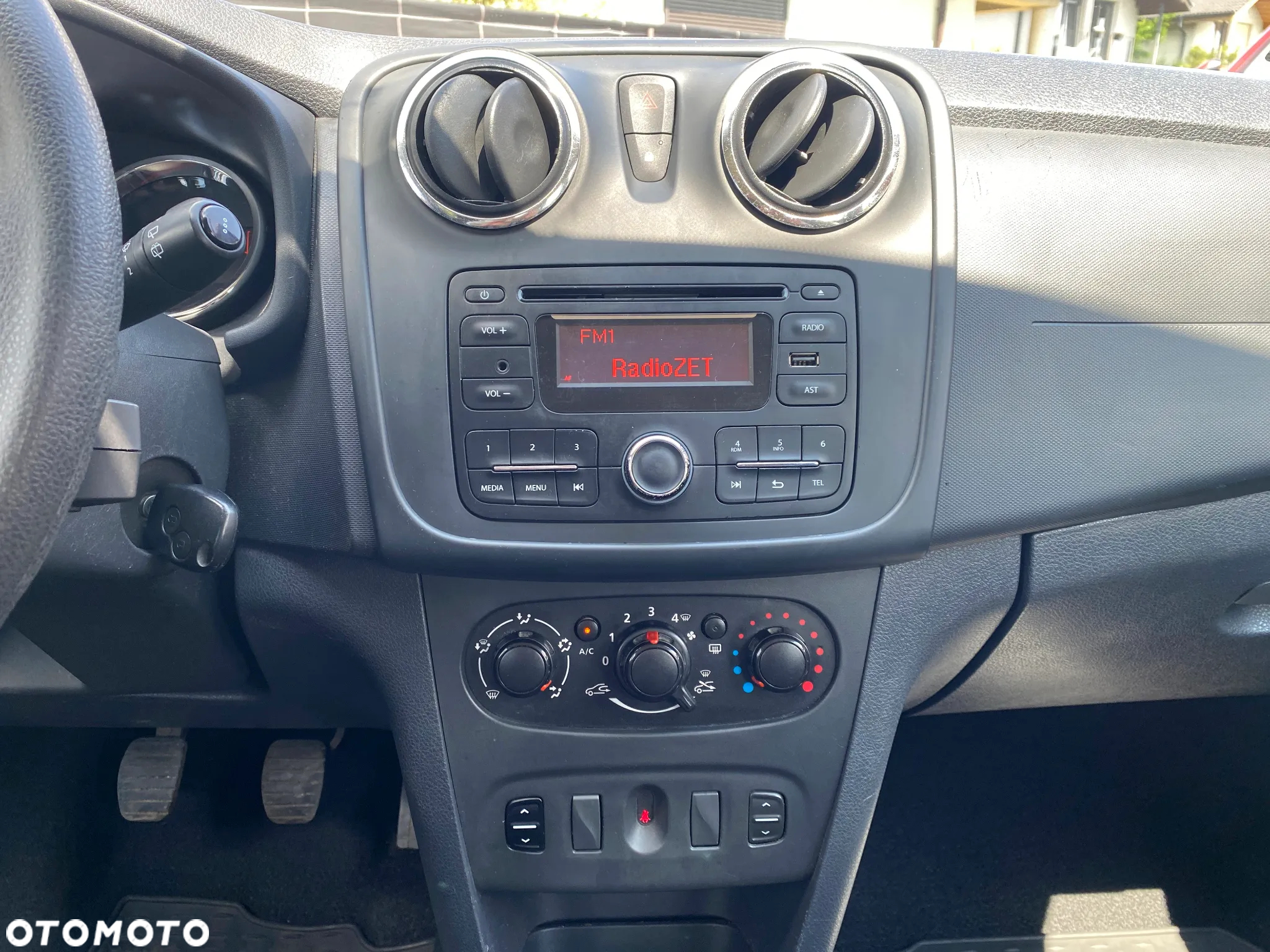 Dacia Sandero 1.2 16V Ambiance EU6 - 17