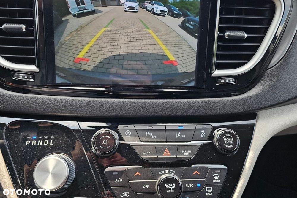 Chrysler Pacifica - 15