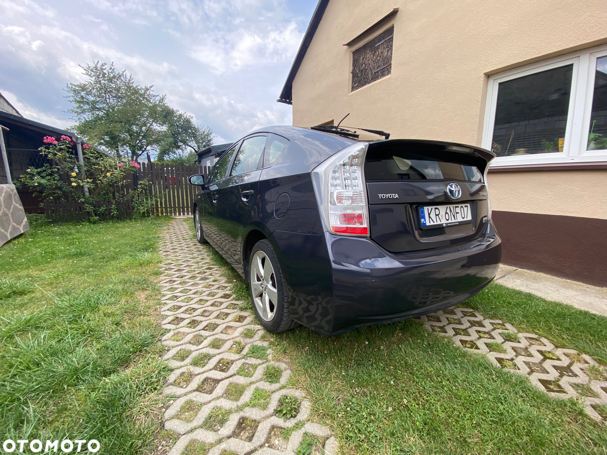 Toyota Prius (Hybrid) - 5