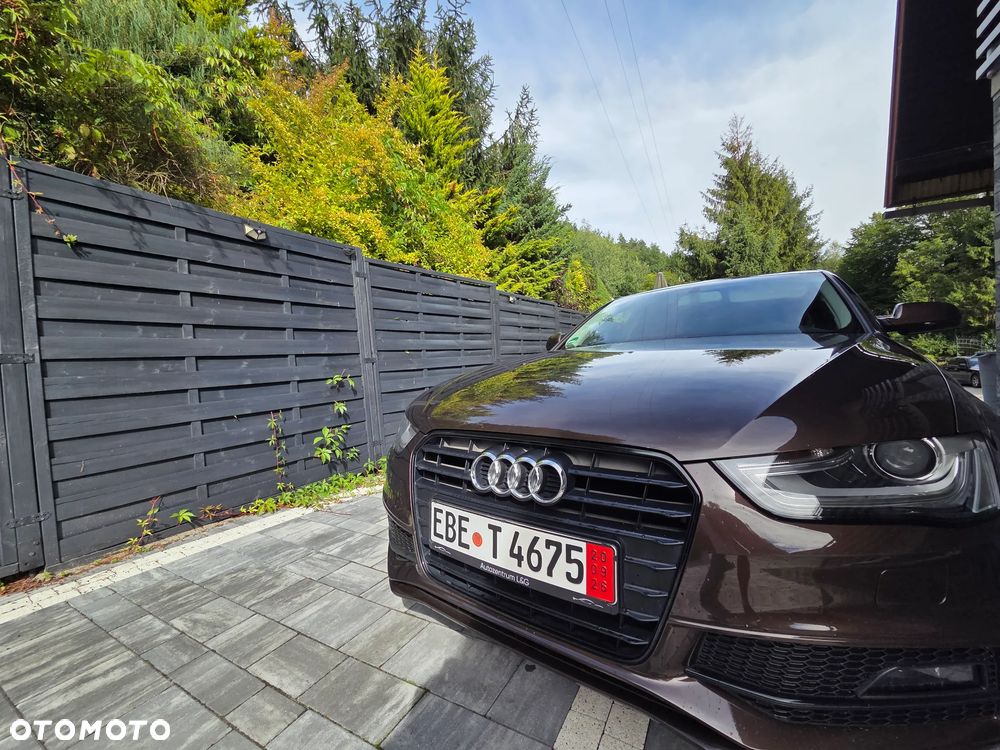 Audi A4 Limousine - 1