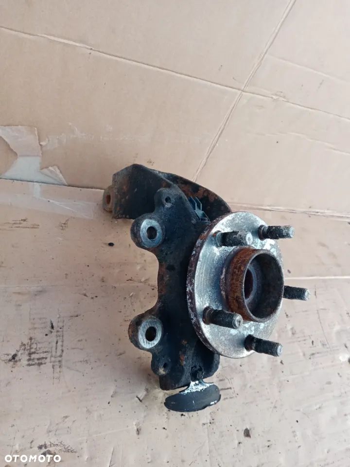Zwrotnica piasta lewy przód Ford Focus MK2 1.8 16V - 2