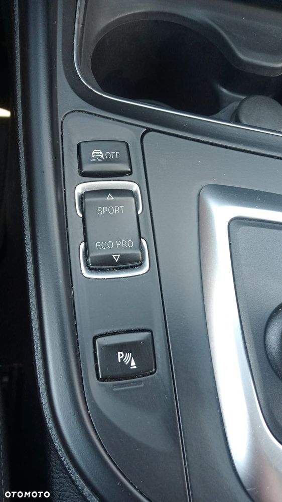 BMW Seria 3 318d - 15