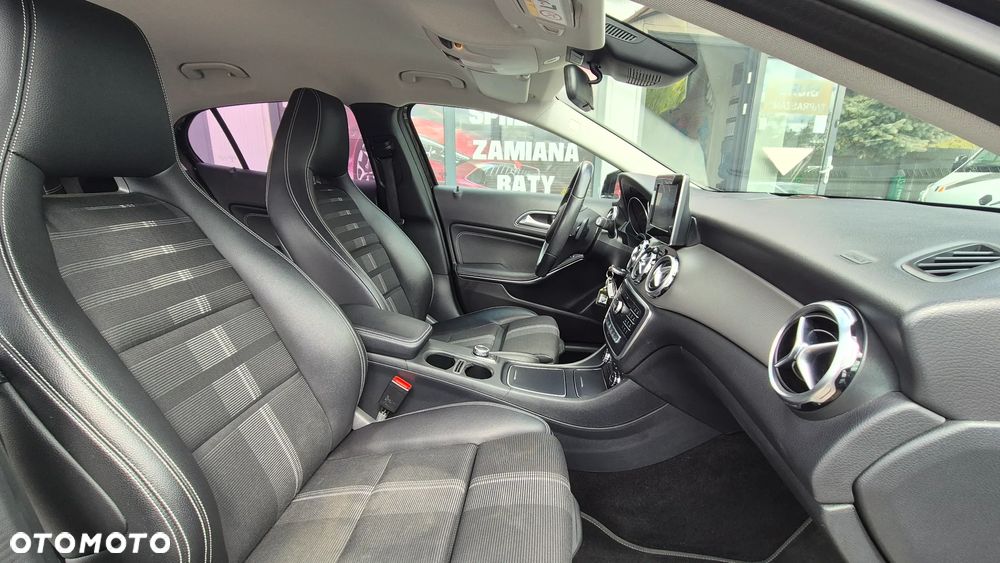 Mercedes-Benz GLA 200 7G-DCT AMG Line - 25