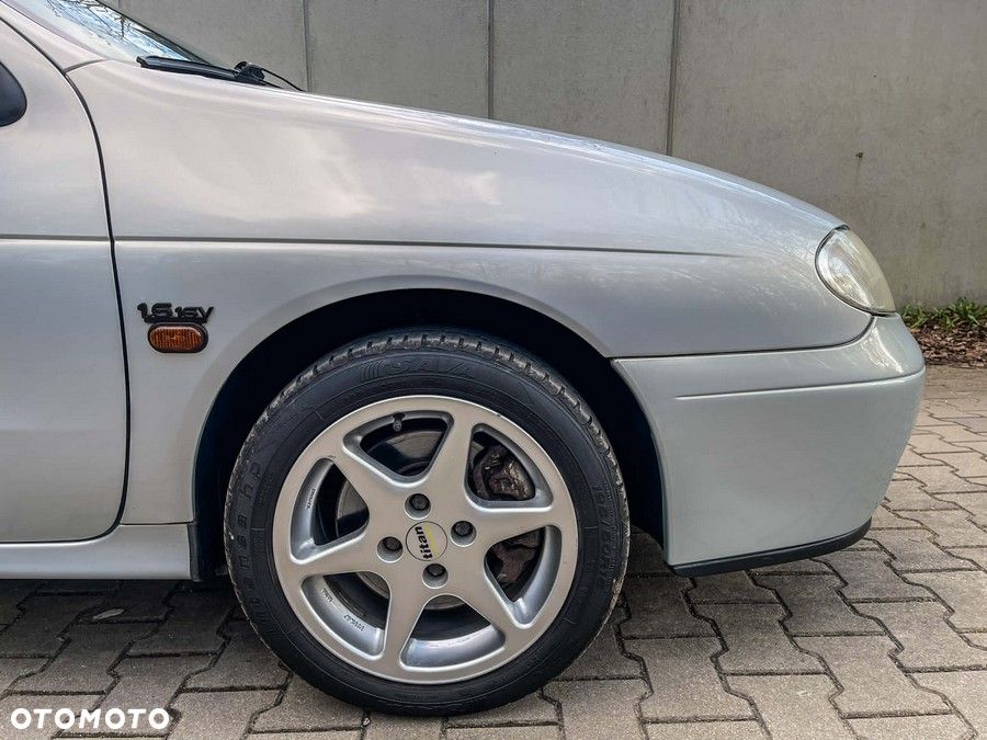 Renault Megane 1.6 - 12