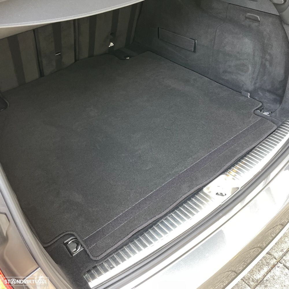 Mercedes-Benz E 220 d AMG Line - 30