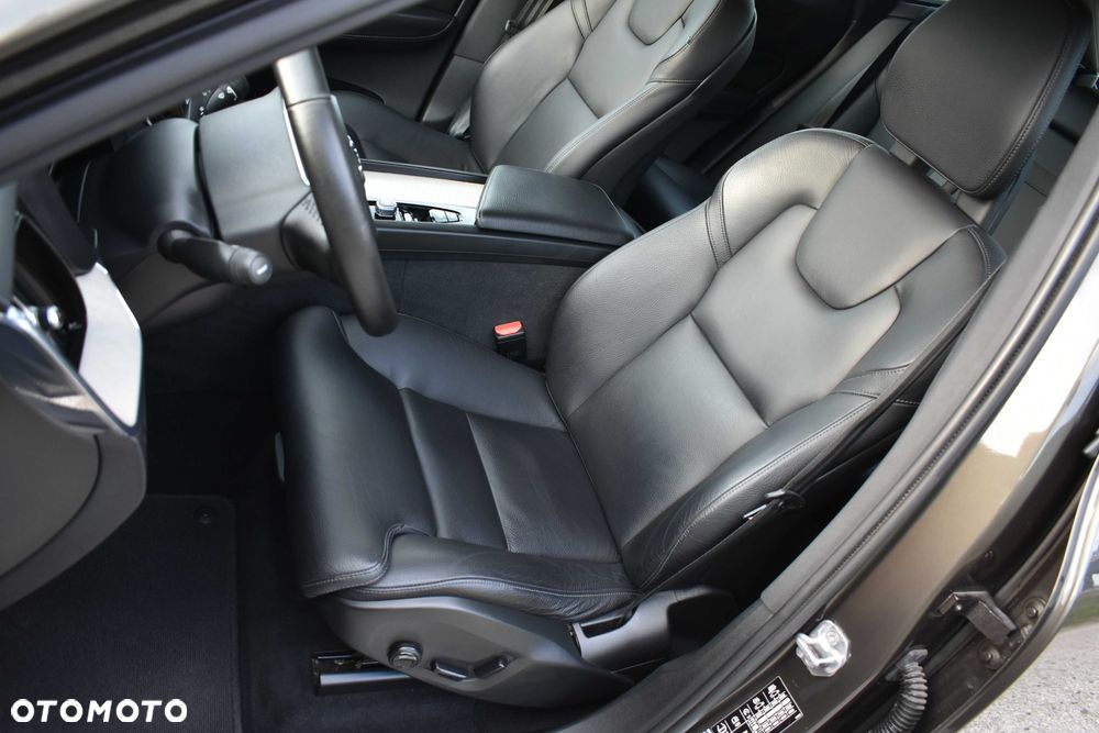 Volvo XC 60 - 6