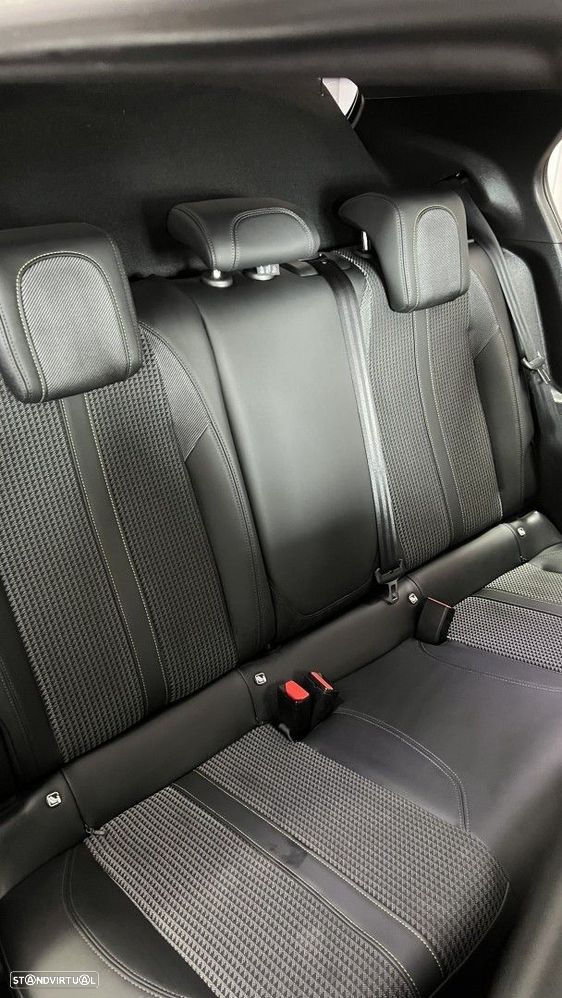 Peugeot 2008 1.2 PureTech GT Line EAT8 - 27