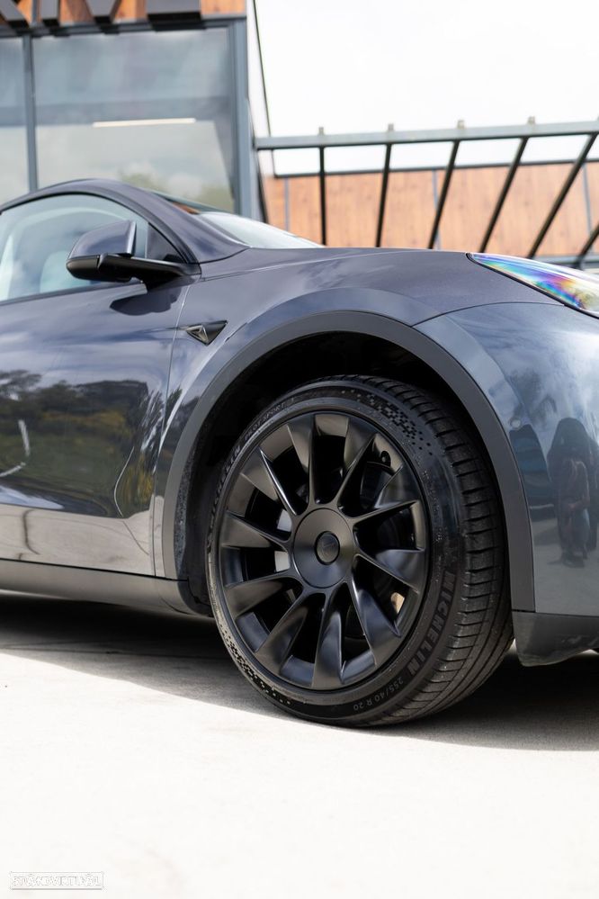 Tesla Model Y Long Range Dual Motor AWD - 19