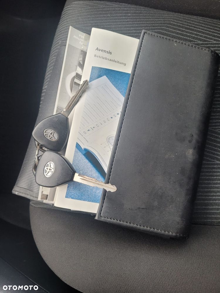 Toyota Avensis 1.8 Comfort - 22