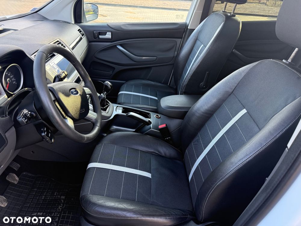 Ford Kuga 2.0 TDCi 2x4 Titanium - 19