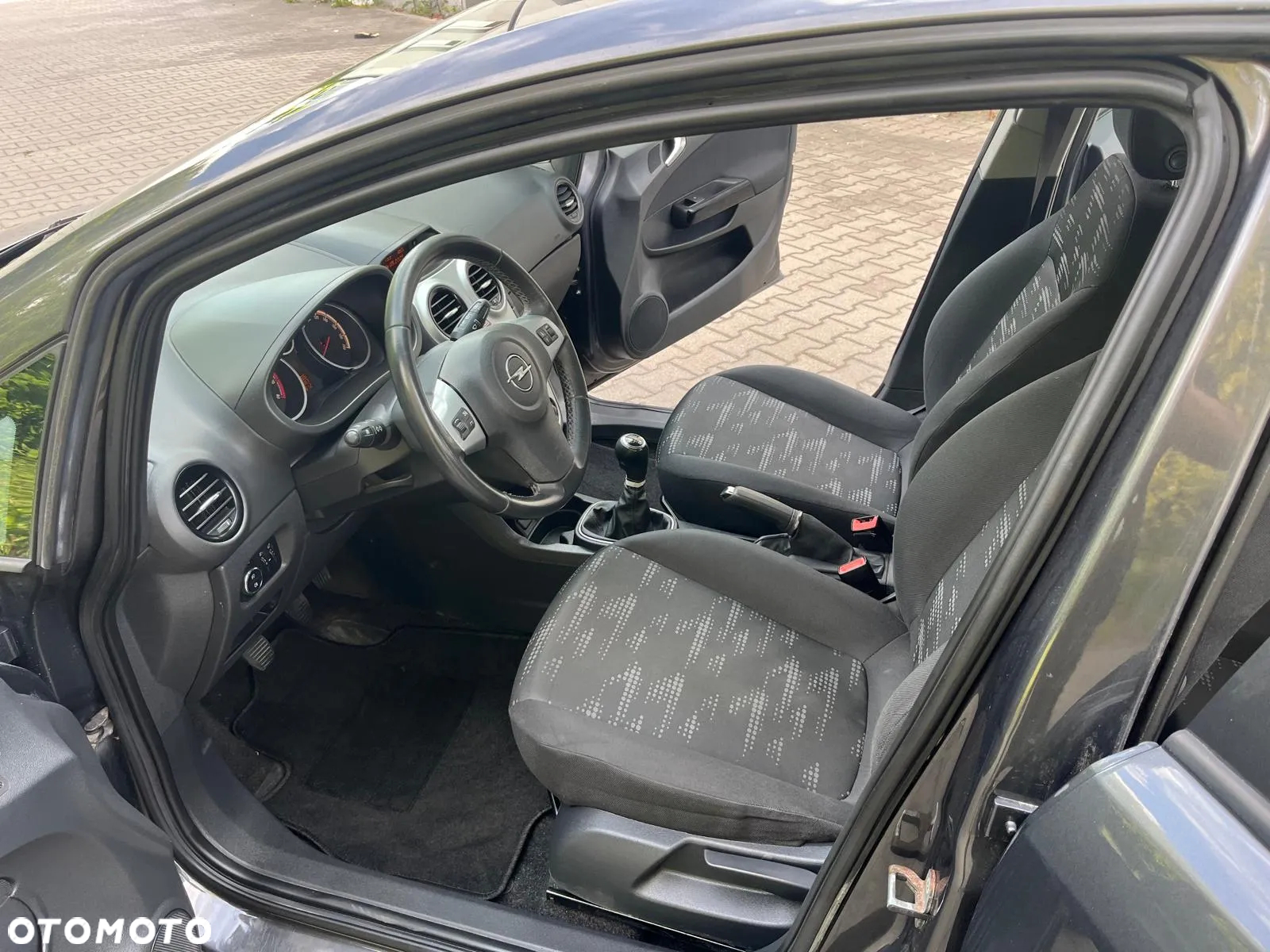 Opel Corsa 1.4 16V Color Edition - 10