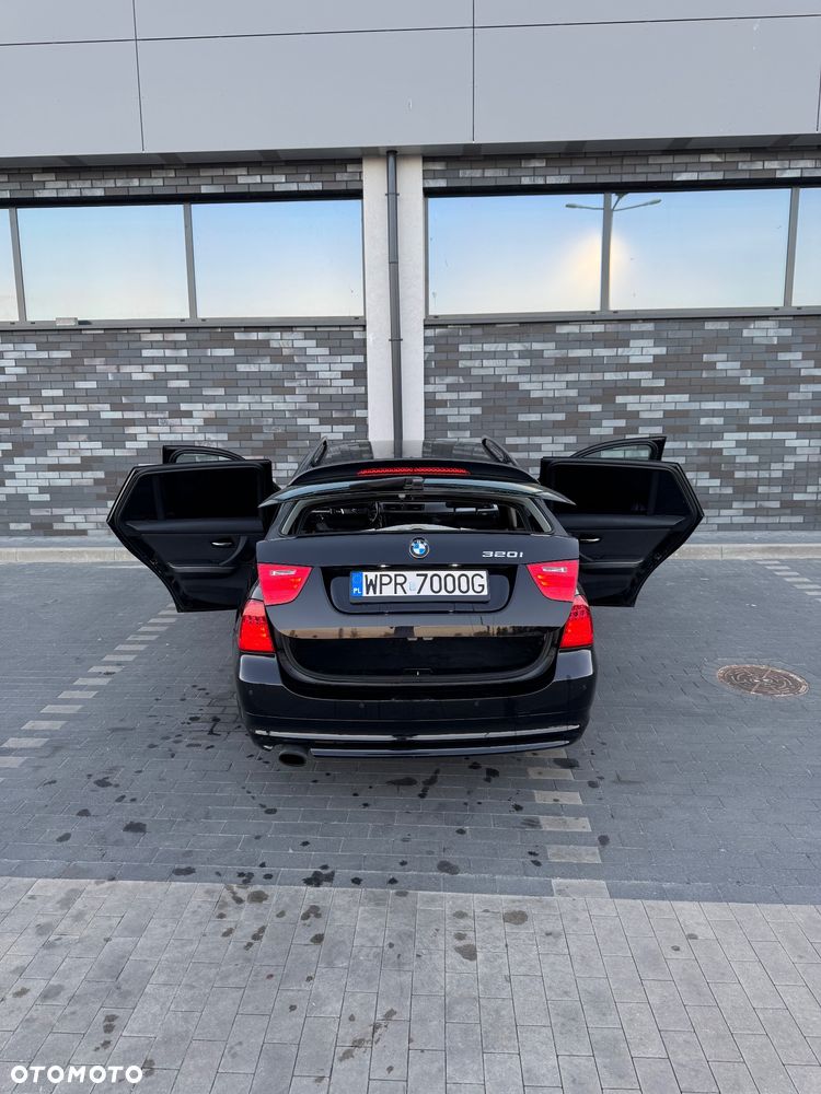 BMW Seria 3 320i - 16