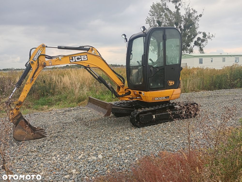 JCB 8025 - 4