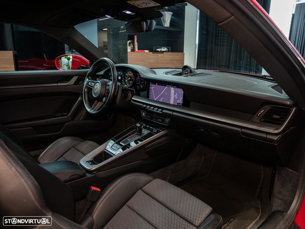 Porsche 911 (992) Carrera 4S PDK - 27