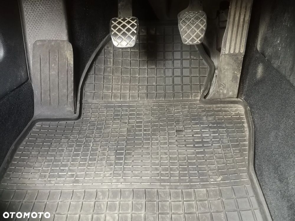 Volkswagen Golf 1.6 TDI DPF BlueMotion Technology Comfortline - 16