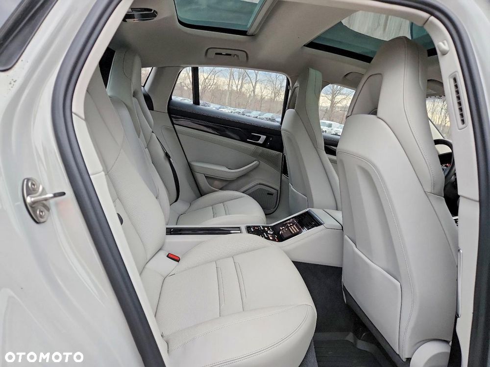 Porsche Panamera - 12