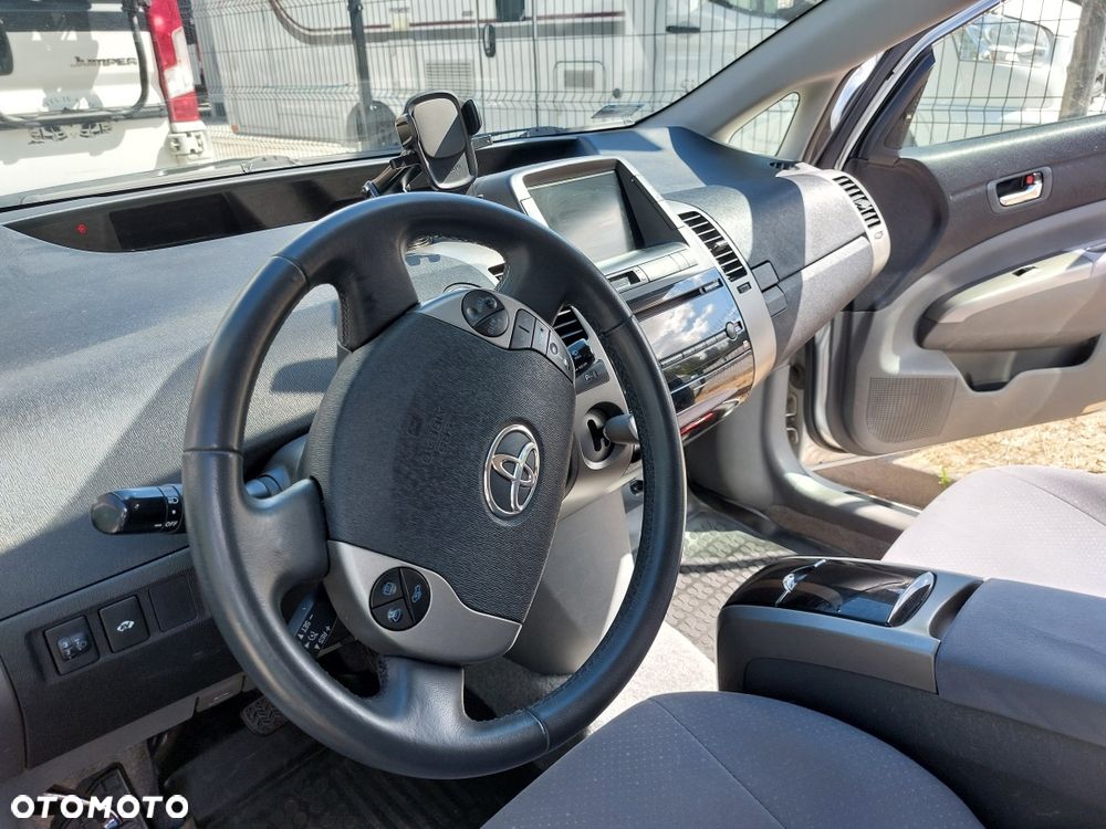 Toyota Prius - 4
