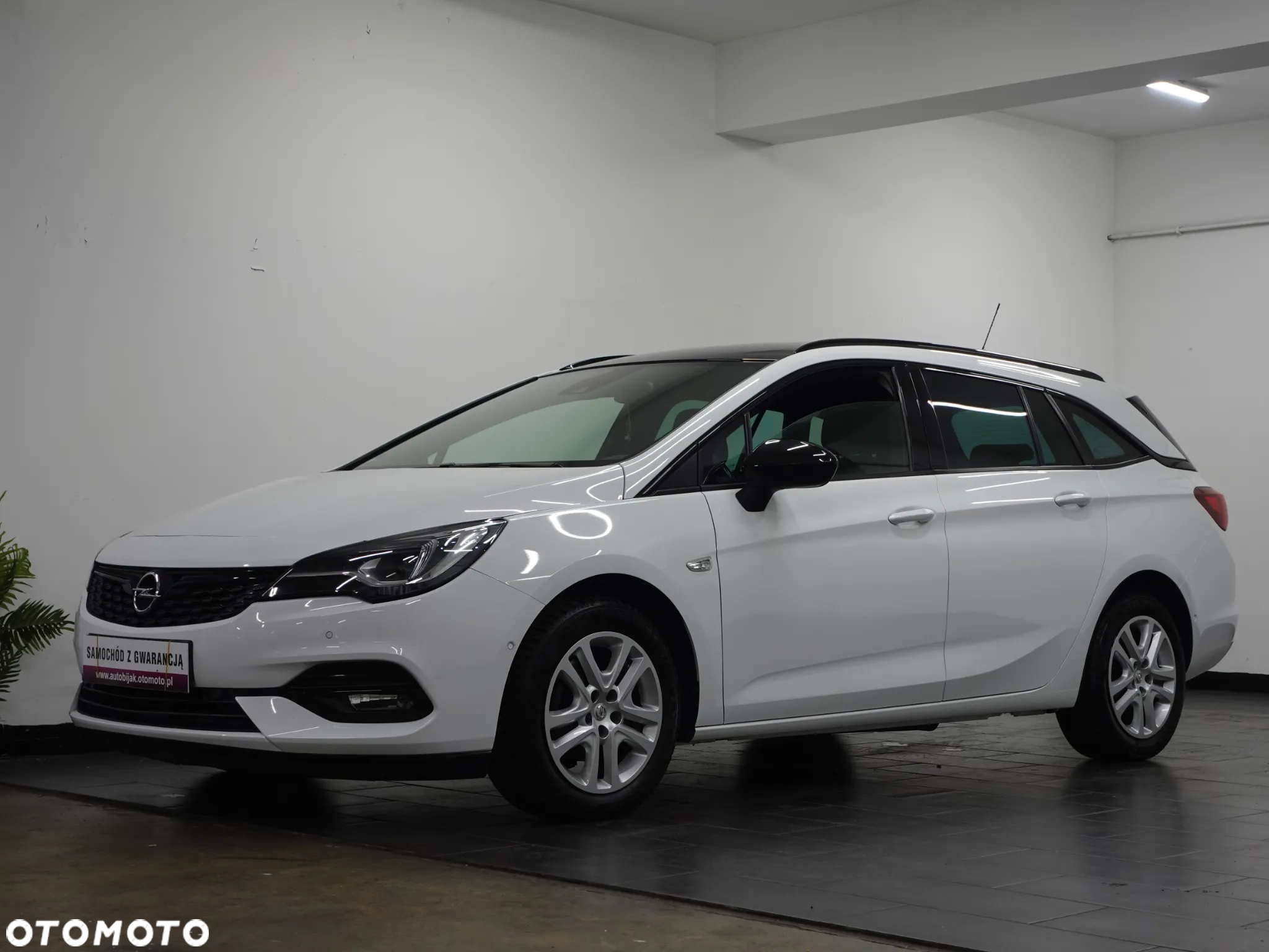 Opel Astra 1.2 Turbo Start/Stop Sports Tourer Edition - 4