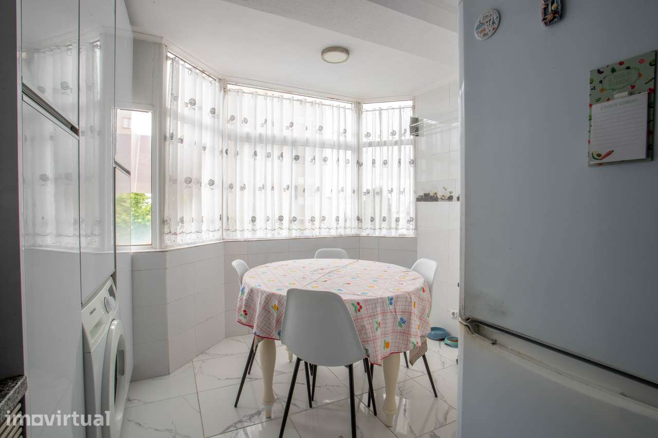 Apartamento T3 situado na zona de Coimbrões AF - Grande imagem: 2/31