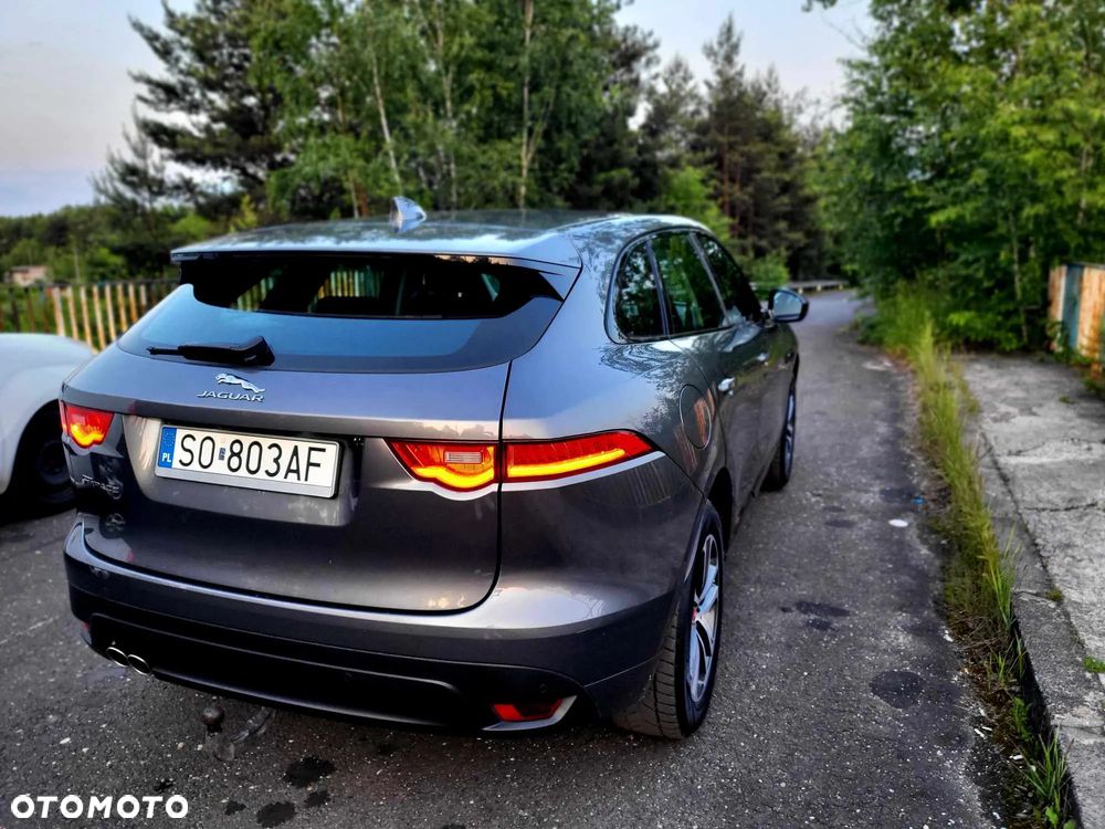 Jaguar F-Pace 20d AWD R-Sport - 4