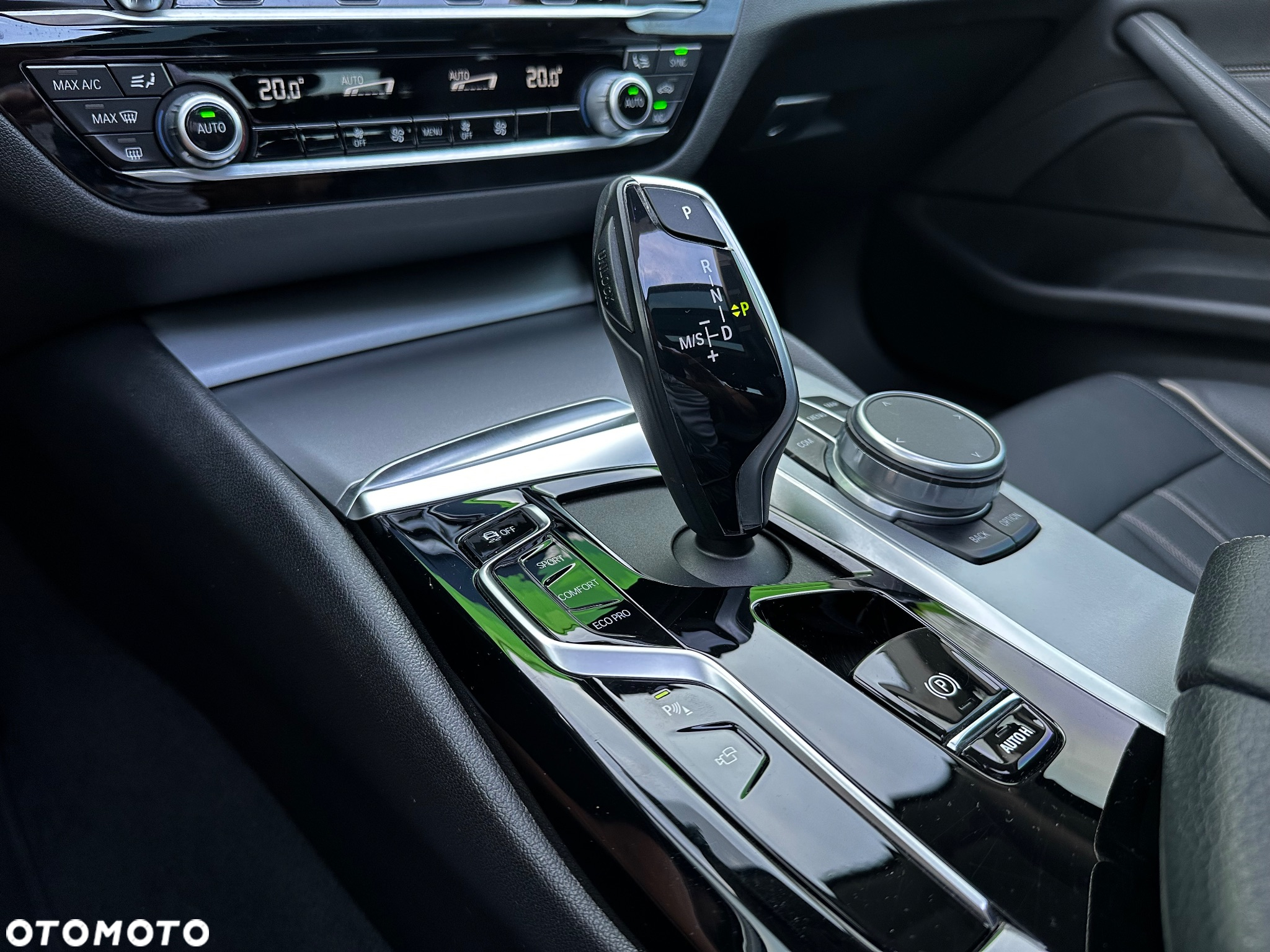 BMW Seria 5 520d xDrive Touring - 16