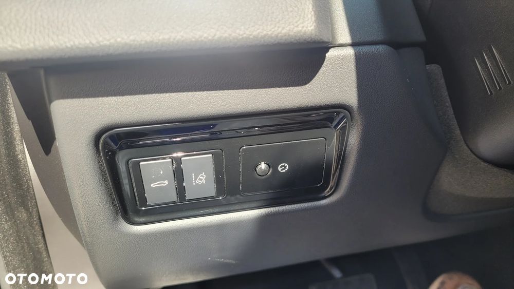 Jaguar XF 20d Portfolio - 19