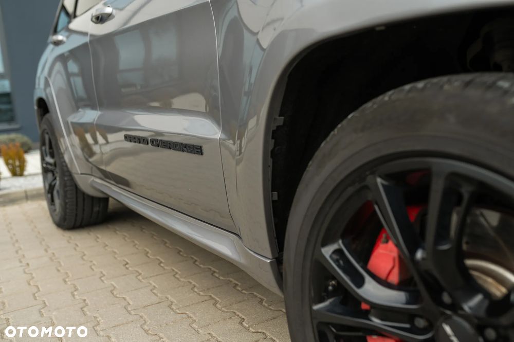Jeep Grand Cherokee SRT - 15