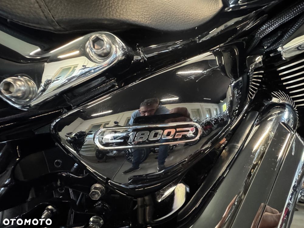 Suzuki Intruder - 12