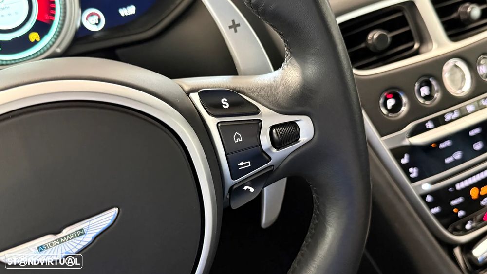 Aston Martin DB11 Coupé V8 - 32