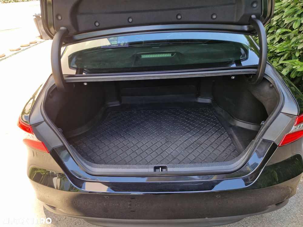 Toyota Camry 2.5 Exclusive - 22