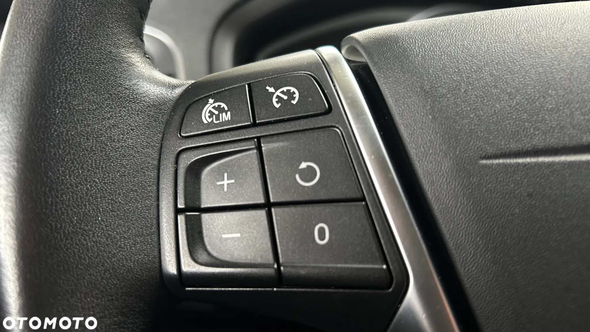 Volvo V40 D2 Drive-E Momentum - 17