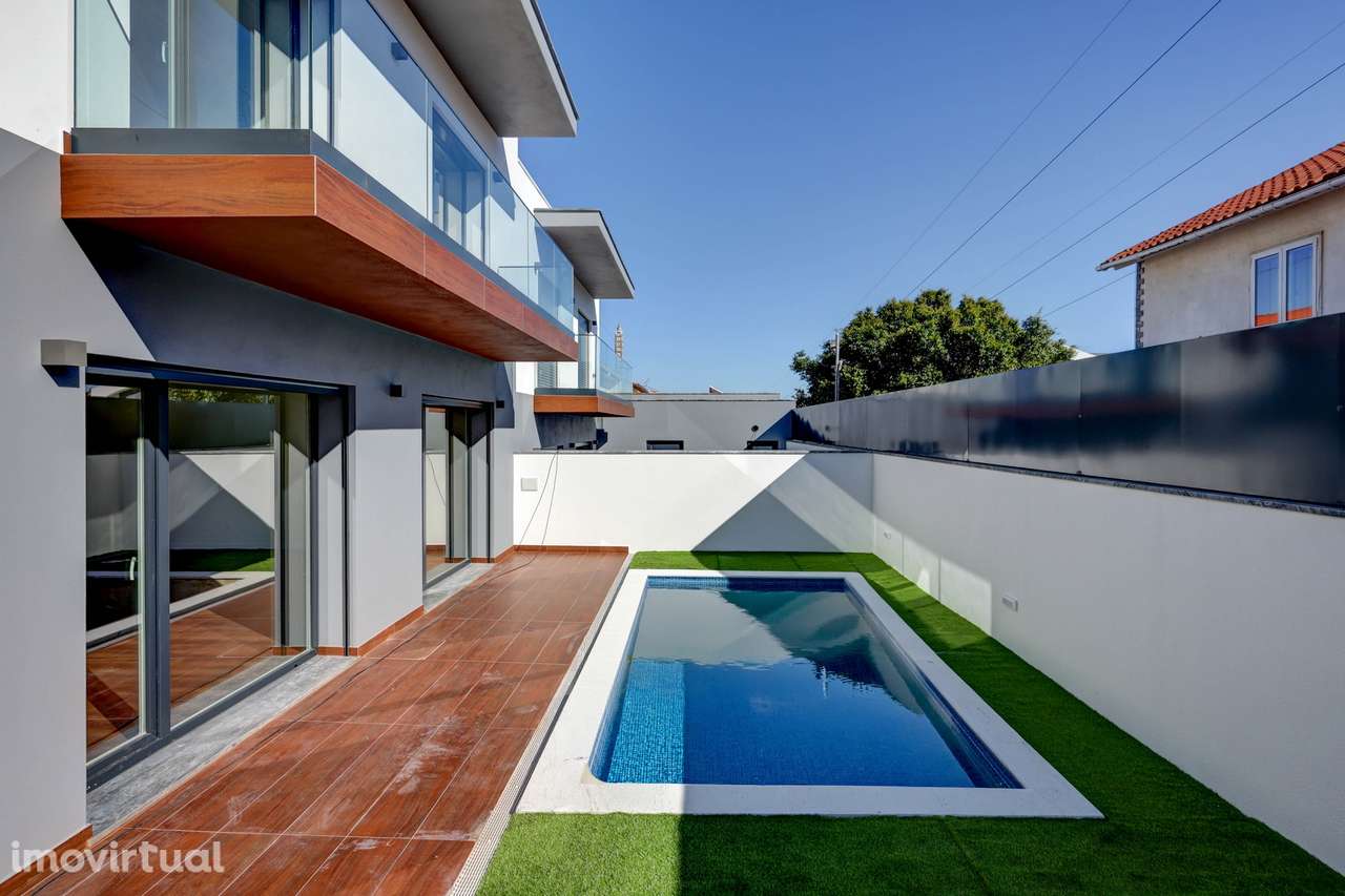 Moradia T4 com piscina em Odivelas - Grande imagem: 2/31