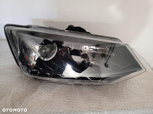 Skoda Fabia III lampa przód prawa soczewka led