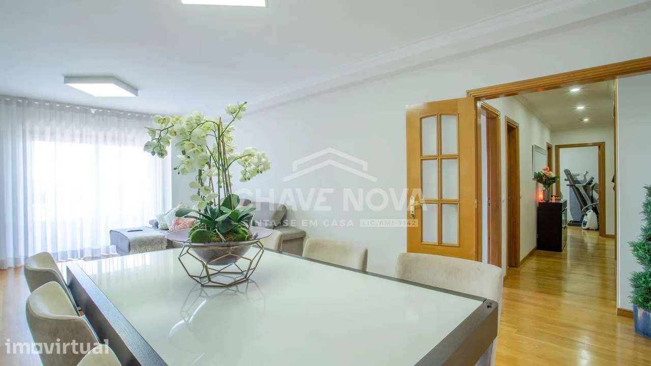 T2+1 c/ Garagem Box em Santa Marinha - Widok 2