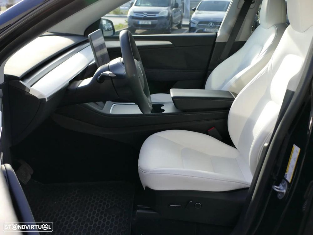 Tesla Model Y Standard - 24