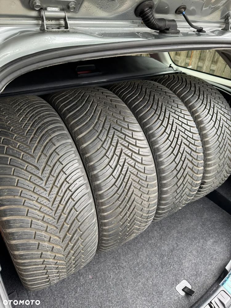 Toyota Auris Hybrid 135 Premium - 27