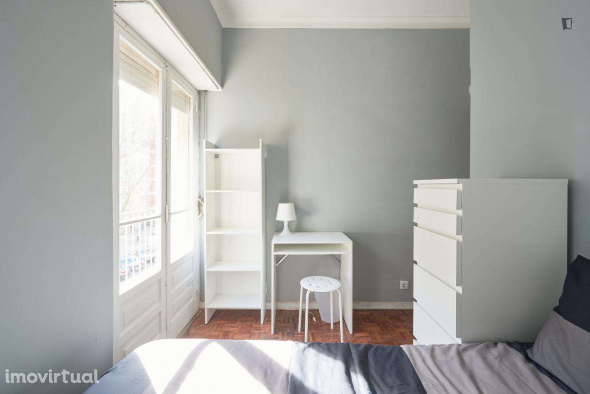 Quarto - localizado em Benfica Lisbon - Grande imagem: 5/23