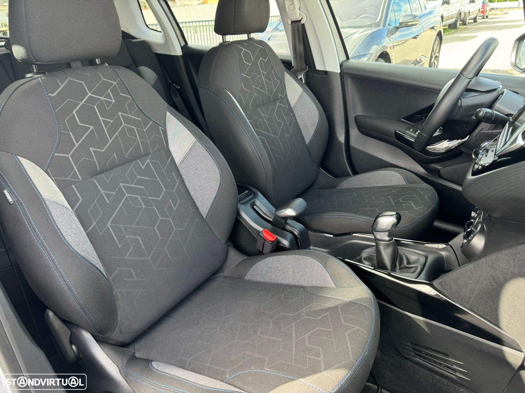 Peugeot 2008 1.5 BlueHDi Signature - 14