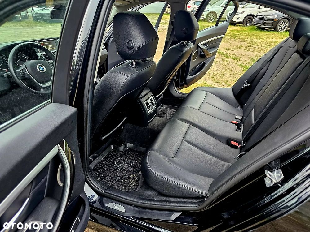BMW Seria 3 328i xDrive Sport Line - 21