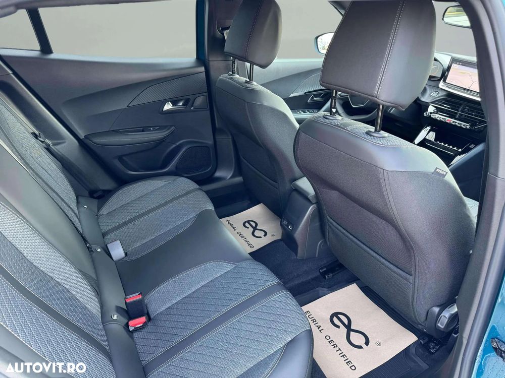 Peugeot 2008 1.2L e-DCS6 MHEV Allure - 12