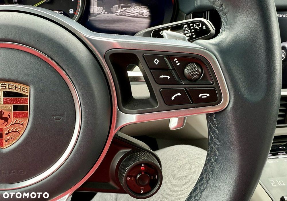 Porsche Cayenne - 25