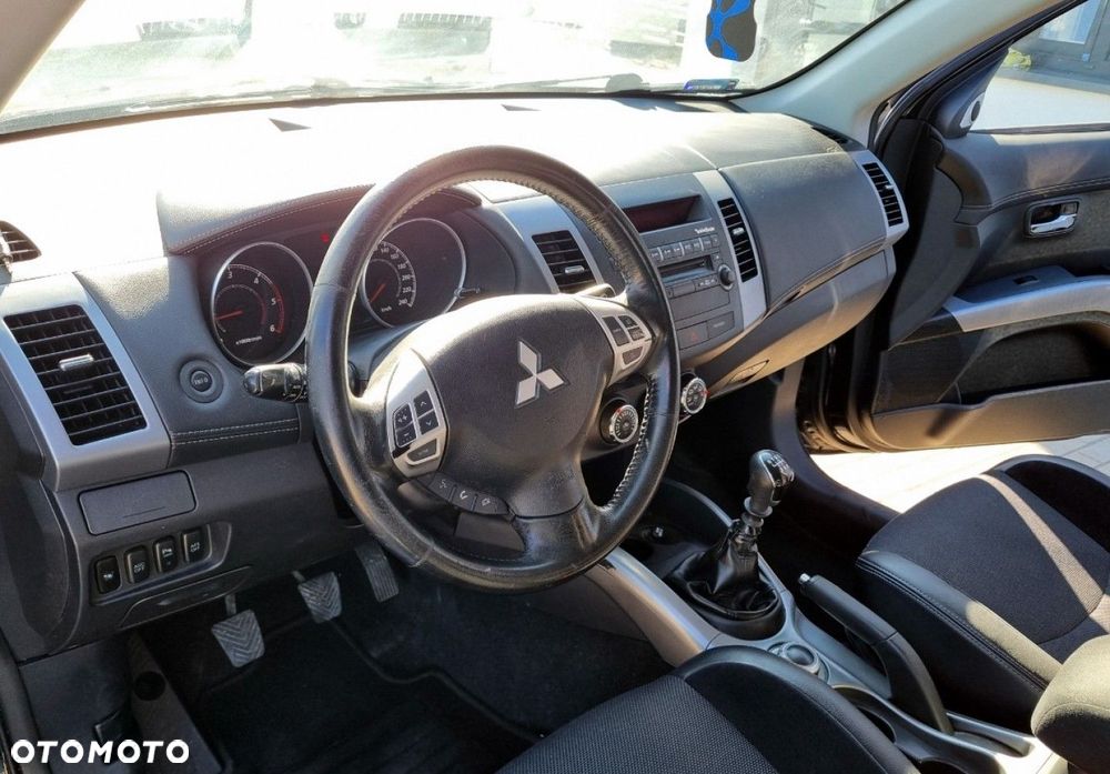 Mitsubishi Outlander - 21