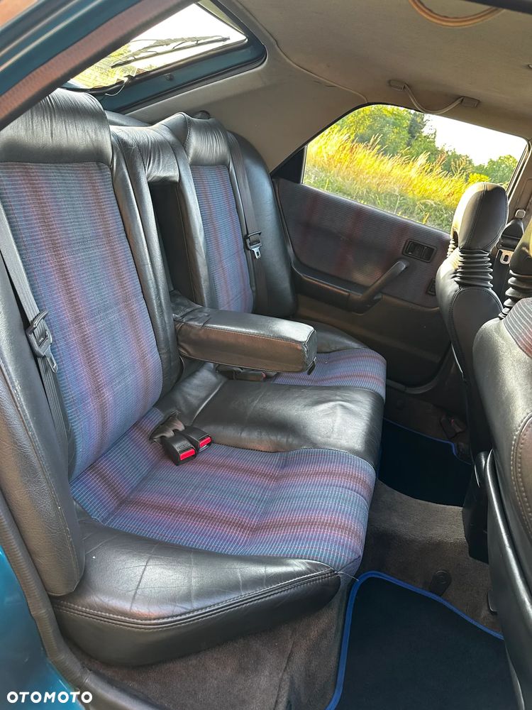 Mazda 323F - 24