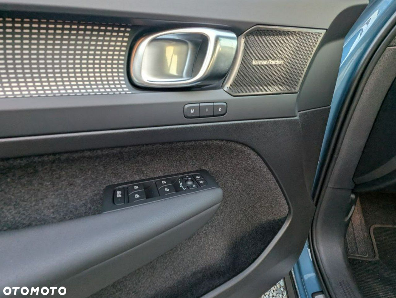 Volvo XC 40 B3 Plus Dark - 22