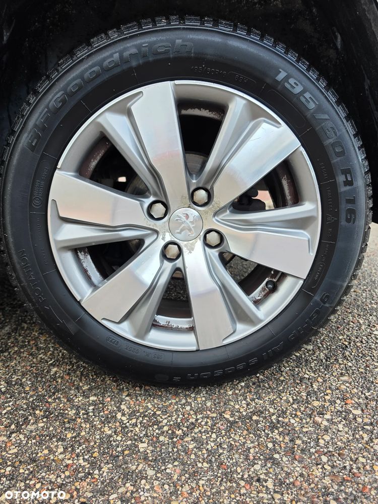 Peugeot 2008 1.6 VTi Allure - 17