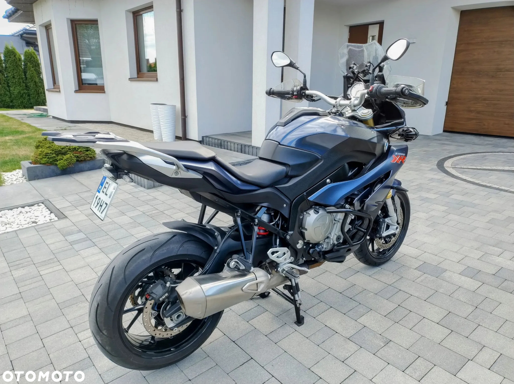 BMW XR - 9