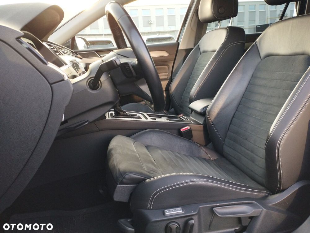 Volkswagen Passat Variant 2.0 TDI Elegance DSG - 9