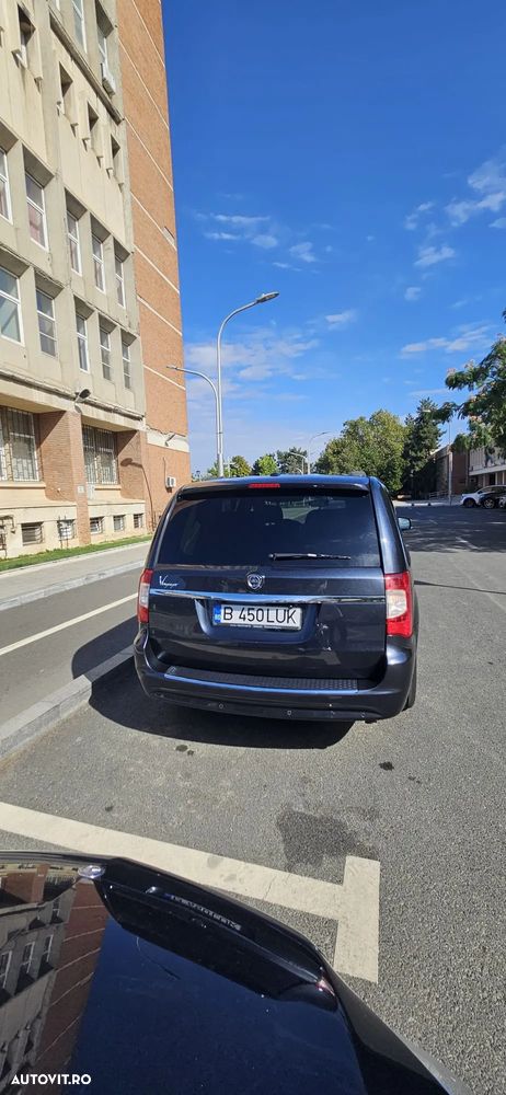 Lancia Voyager - 7