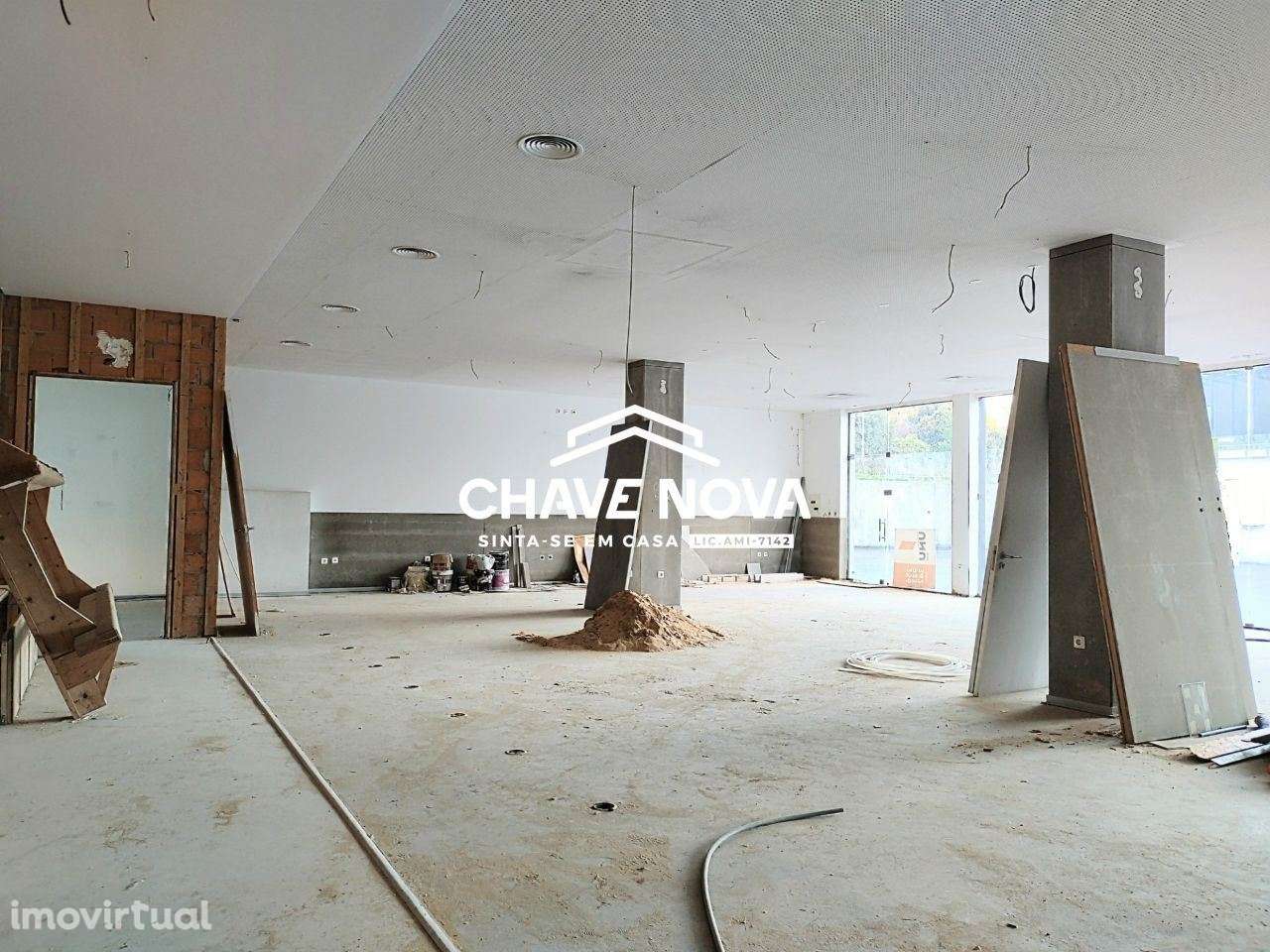 Loja com 387m2 no centro de Stª Mª da Feira - Grande imagem: 3/12